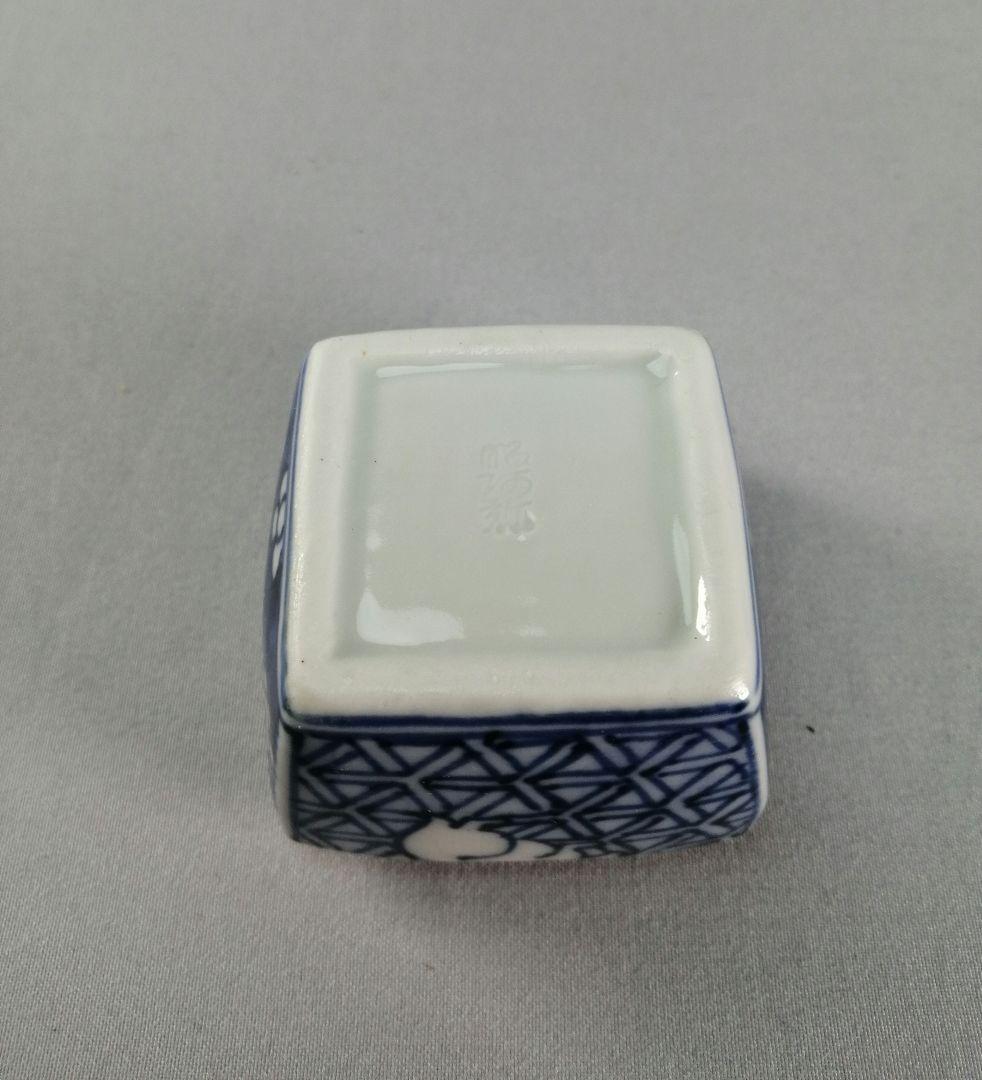 Shoami Rabbit Zodiac Hexagonal Kogo Blue White Sometsuke Incense Container