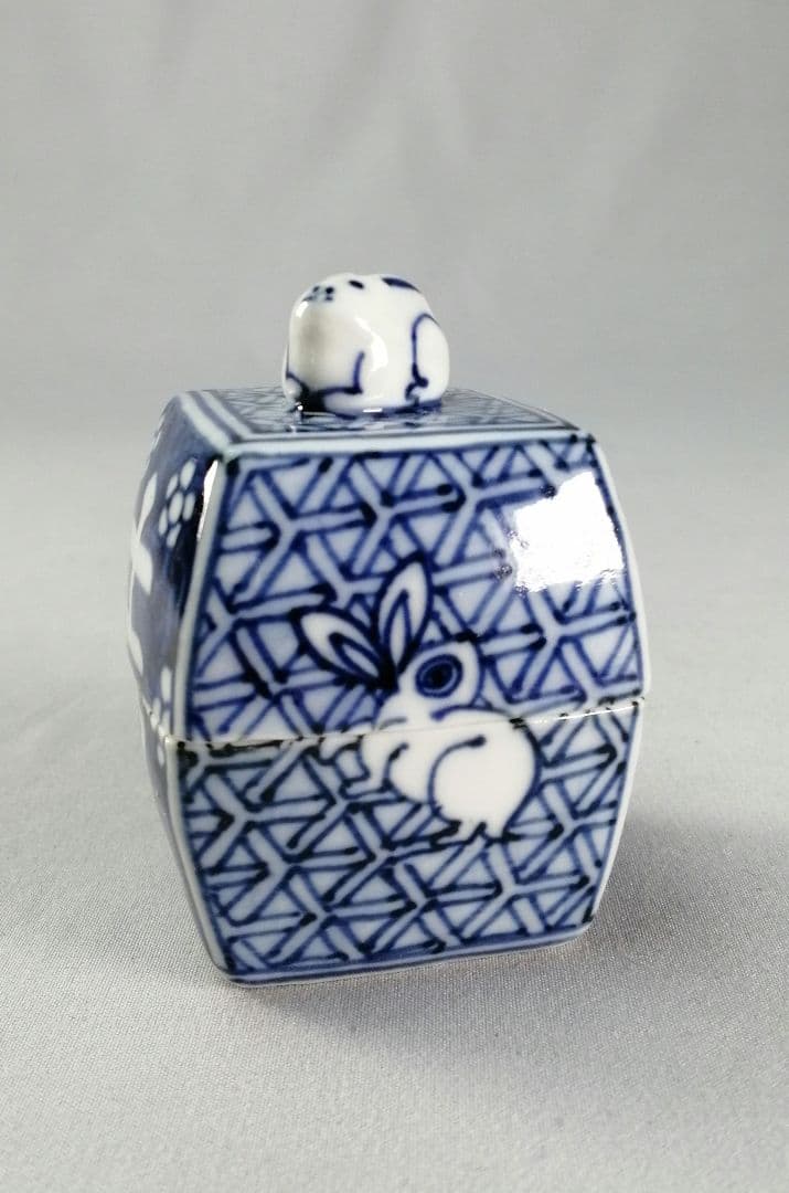 Shoami Rabbit Zodiac Hexagonal Kogo Blue White Sometsuke Incense Container