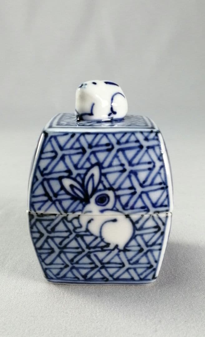 Shoami Rabbit Zodiac Hexagonal Kogo Blue White Sometsuke Incense Container