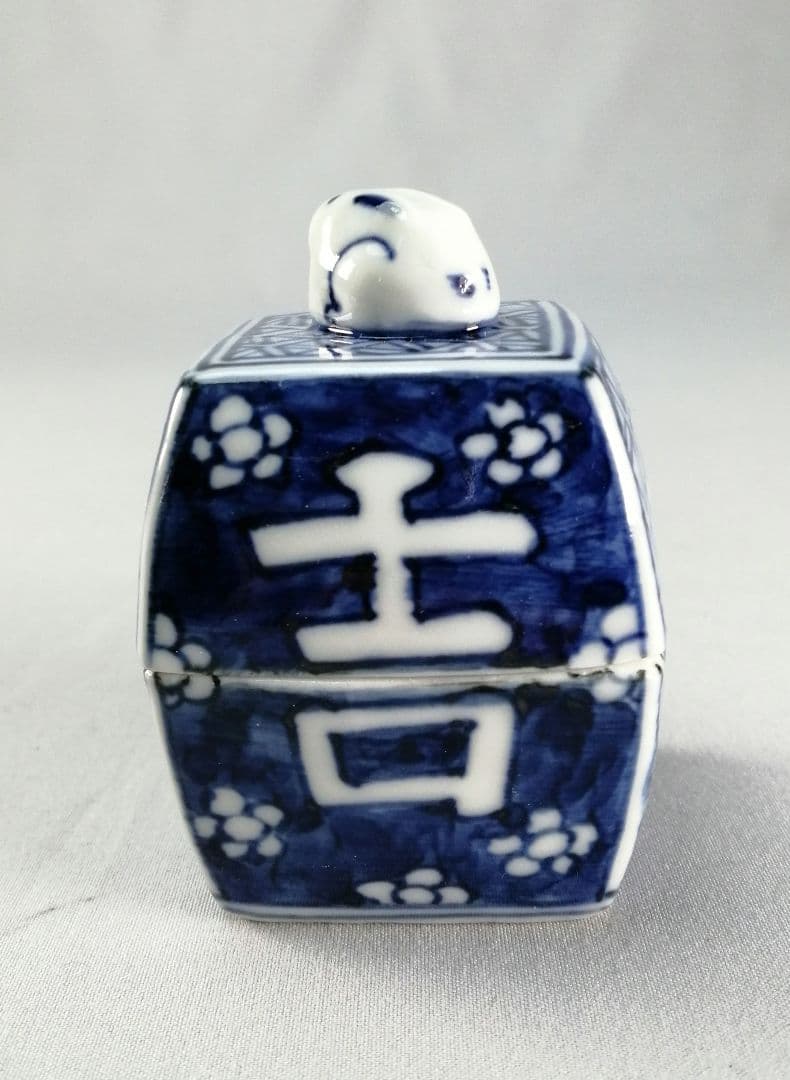 Shoami Rabbit Zodiac Hexagonal Kogo Blue White Sometsuke Incense Container