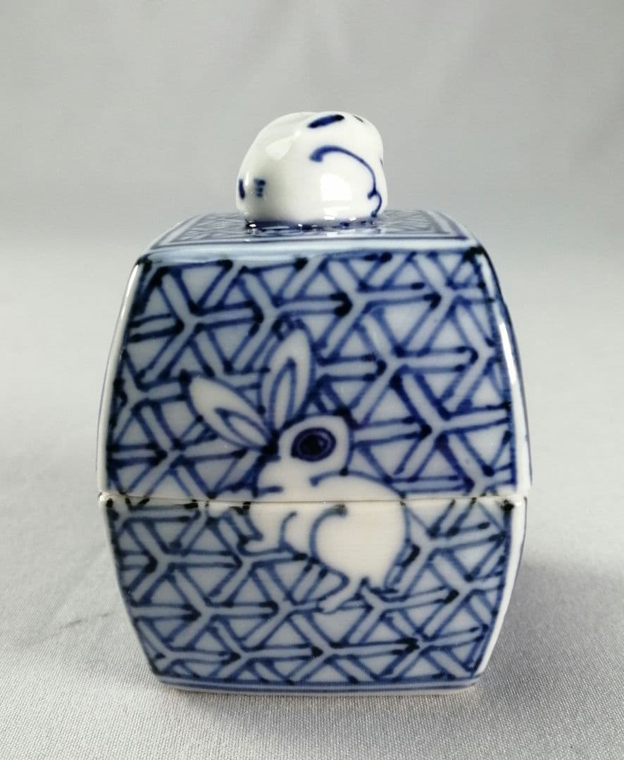 Shoami Rabbit Zodiac Hexagonal Kogo Blue White Sometsuke Incense Container