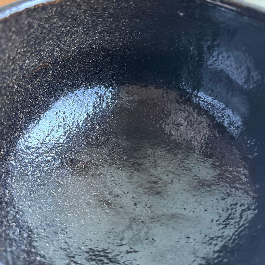 Kuro-Raku Chawan 'Saru' — Gold Zodiac Calligraphy by Kawasaki Waraku