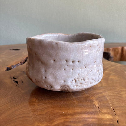Shino Tea Bowl 'Tamauki' - Japanese Mino Shino Chawan with Milky White Glaze Kamehada and Signed Box