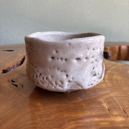 Shino Tea Bowl 'Tamauki' - Japanese Mino Shino Chawan with Milky White Glaze Kamehada and Signed Box