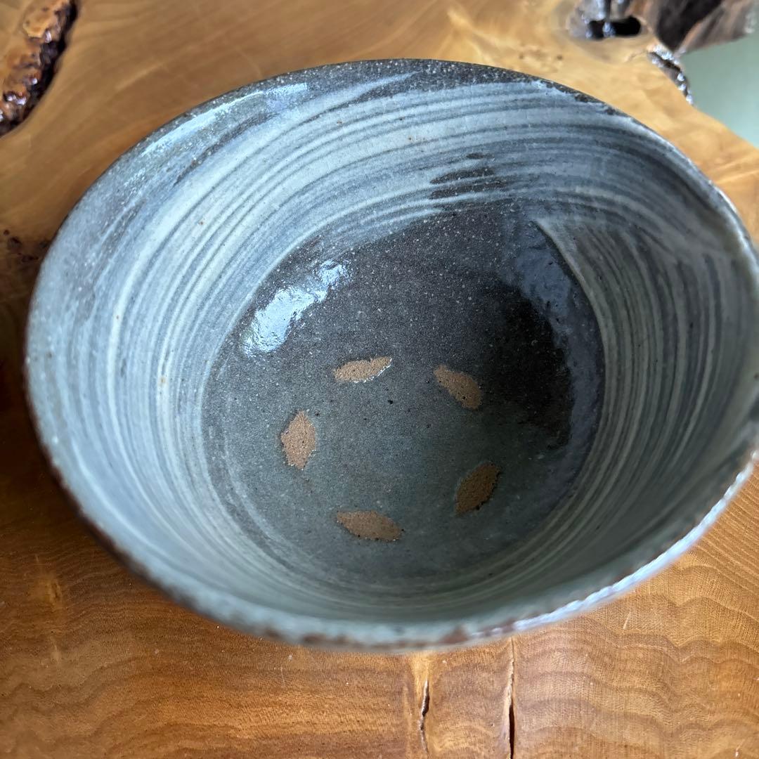Hakeme Matcha Tea Bowl with Tomobako — Japanese Chawan, Grey Iron Clay, White Brush Slip
