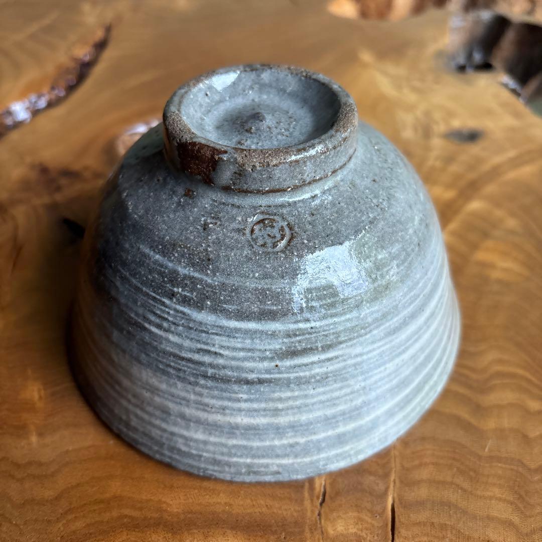 Hakeme Matcha Tea Bowl with Tomobako — Japanese Chawan, Grey Iron Clay, White Brush Slip