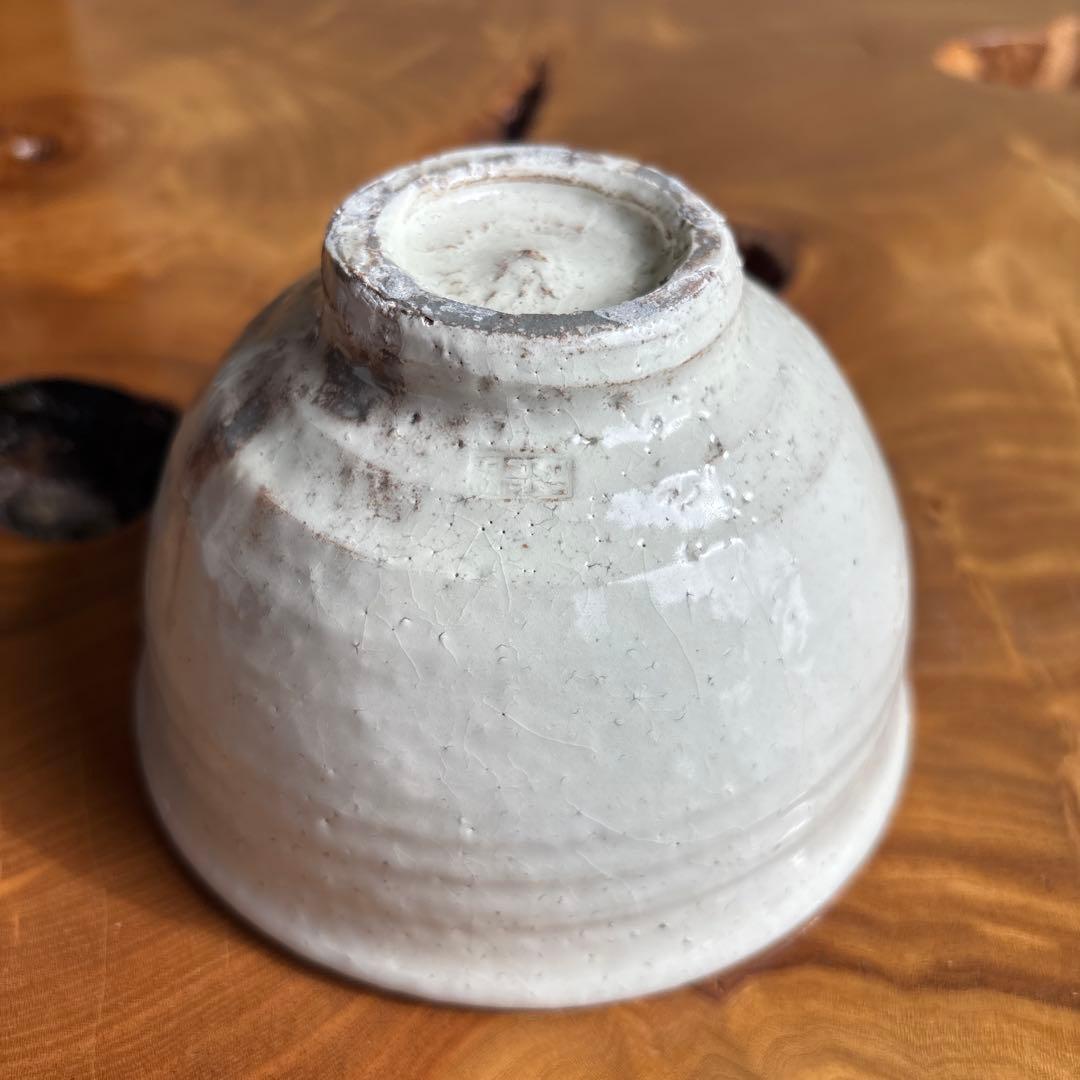 Kohiki Chawan by Houki Seizan — White Slip Tea Bowl with Throwing Marks, Powder-Applied Glaze