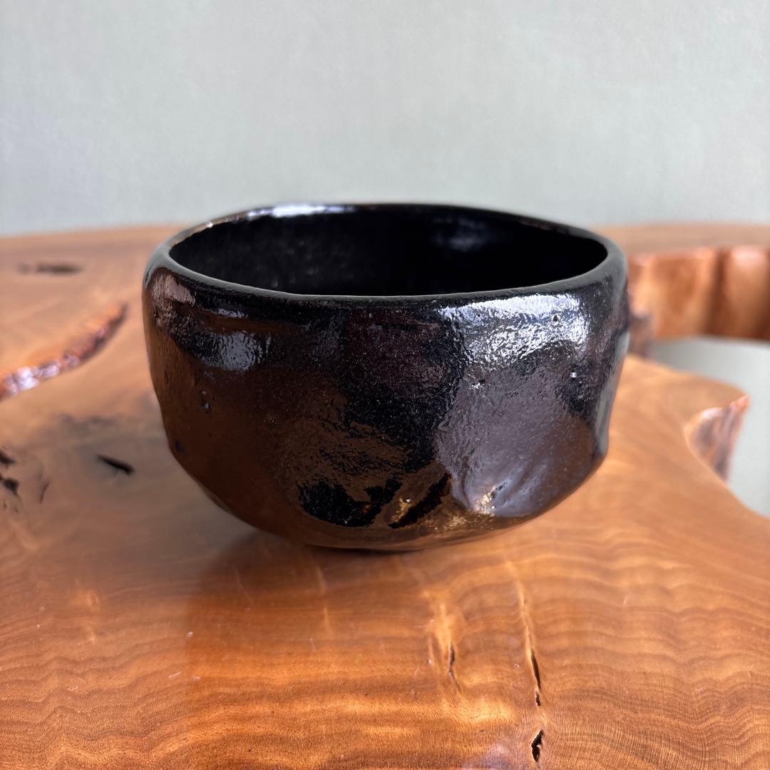 Black Raku Chawan "Ichie" by Sasaki Shoraku, Calligraphy Box by Musei Kanju of Daitoku-ji, Gold Accents