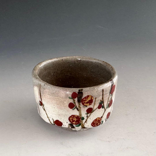 Kobai Plum Guinomi by Arakawa Takeo - Suigetsu Kiln Overglaze Cup