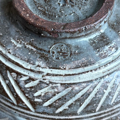 Hori-Mishima Carved Inlay Tea Bowl - Celadon Chrysanthemum Hirachawan
