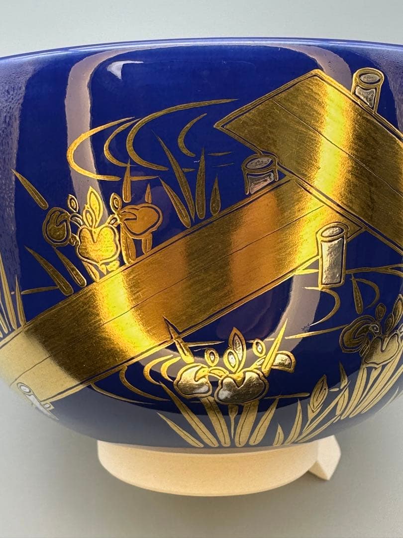 Nakamura Suiran Yatsuhashi Chawan — Cobalt Blue Gold Iris Bridge Tea Bowl, Tomobako