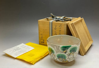 Kenzan Snow Pine Chawan by Minaguchi Kansei — Kyo-yaki Tea Bowl with Gold