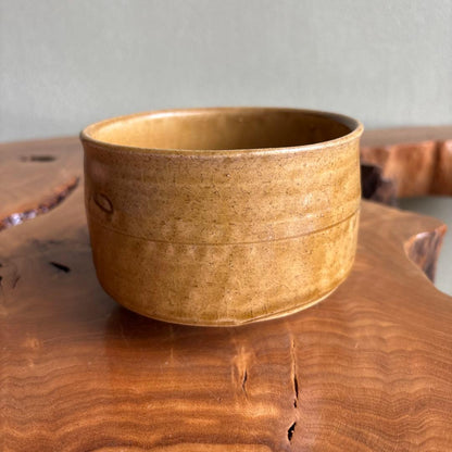 Kiseto Chawan with Shobu Iris Motif — Kosen-toen, Mino Ware with Tomobako