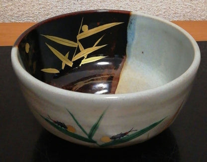 Zeze-yaki Chawan, Ashi-ni-Hotaru Motif in Black and White Glaze, Signed Box