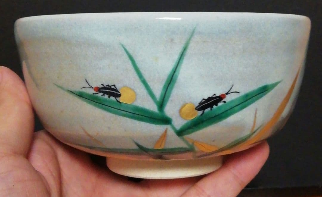 Zeze-yaki Chawan, Ashi-ni-Hotaru Motif in Black and White Glaze, Signed Box