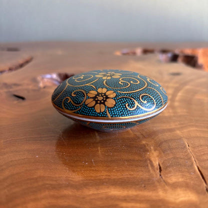 Kutani Kogo Incense Container | Ao-Tsubu Blue Dot Technique | Ryozan | Tomobako
