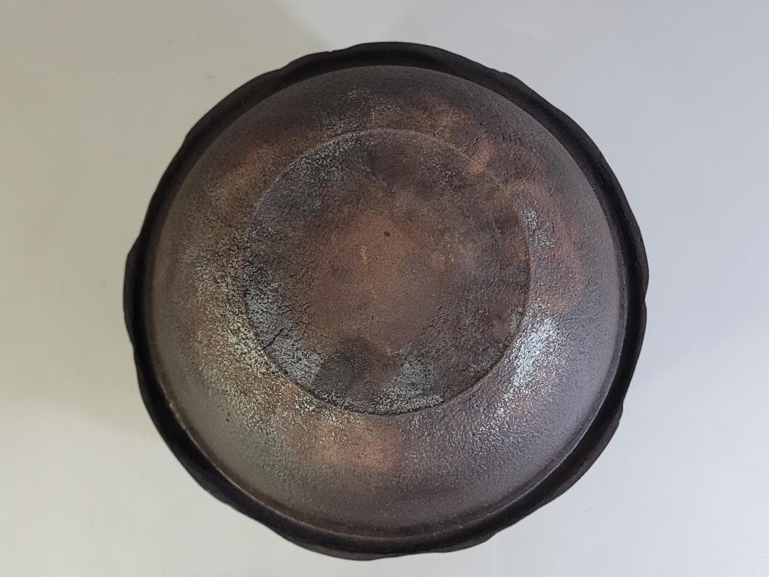 Shinnari Cast Iron Tea Kettle – Pine Landscape Relief – Masamitsu – Lotus Finial Bronze Lid – Japan