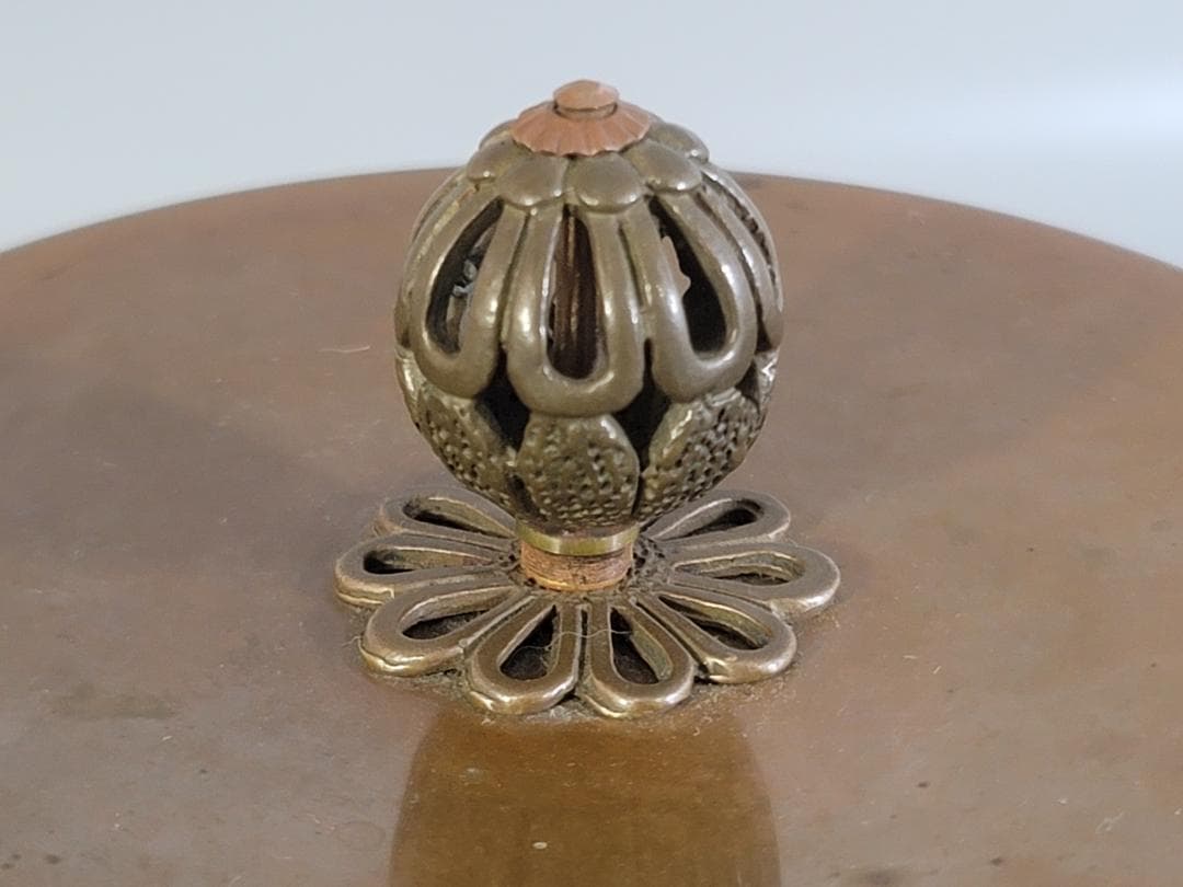 Shinnari Cast Iron Tea Kettle – Pine Landscape Relief – Masamitsu – Lotus Finial Bronze Lid – Japan