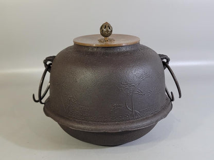 Shinnari Cast Iron Tea Kettle – Pine Landscape Relief – Masamitsu – Lotus Finial Bronze Lid – Japan