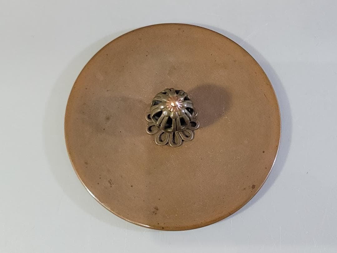 Shinnari Cast Iron Tea Kettle – Pine Landscape Relief – Masamitsu – Lotus Finial Bronze Lid – Japan