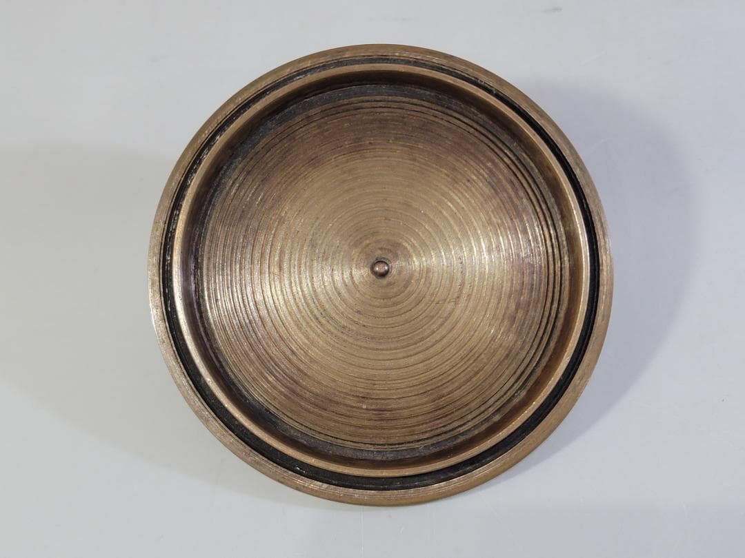 Shinnari Cast Iron Tea Kettle – Pine Landscape Relief – Masamitsu – Lotus Finial Bronze Lid – Japan