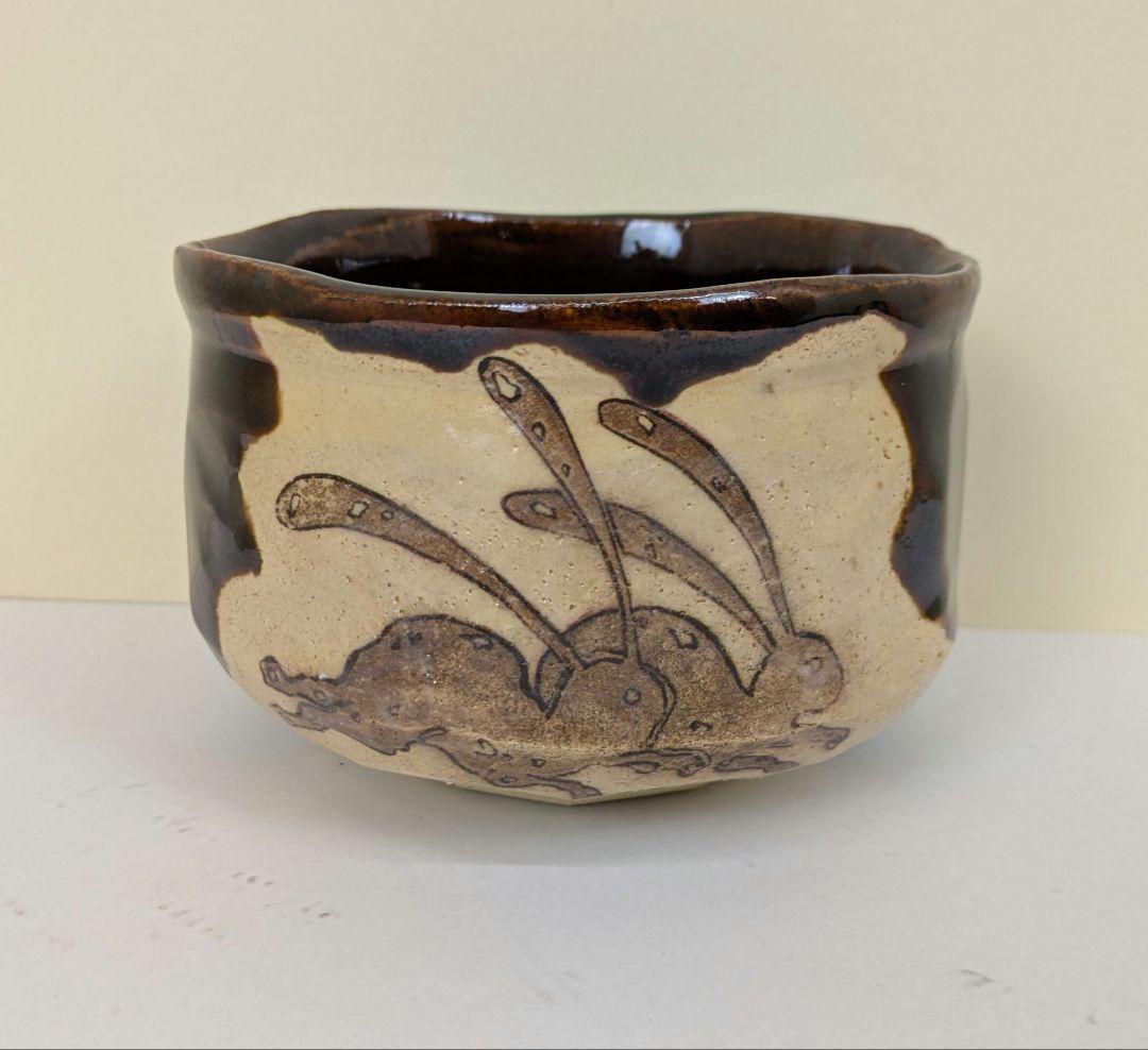 Seto Oribe Chawan "Zuiun" — Auspicious Clouds, mei by Hatsumi Yutaka | Kutsugata Tea Bowl with Horsetail Motif