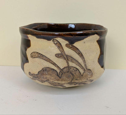Seto Oribe Chawan "Zuiun" — Auspicious Clouds, mei by Hatsumi Yutaka | Kutsugata Tea Bowl with Horsetail Motif