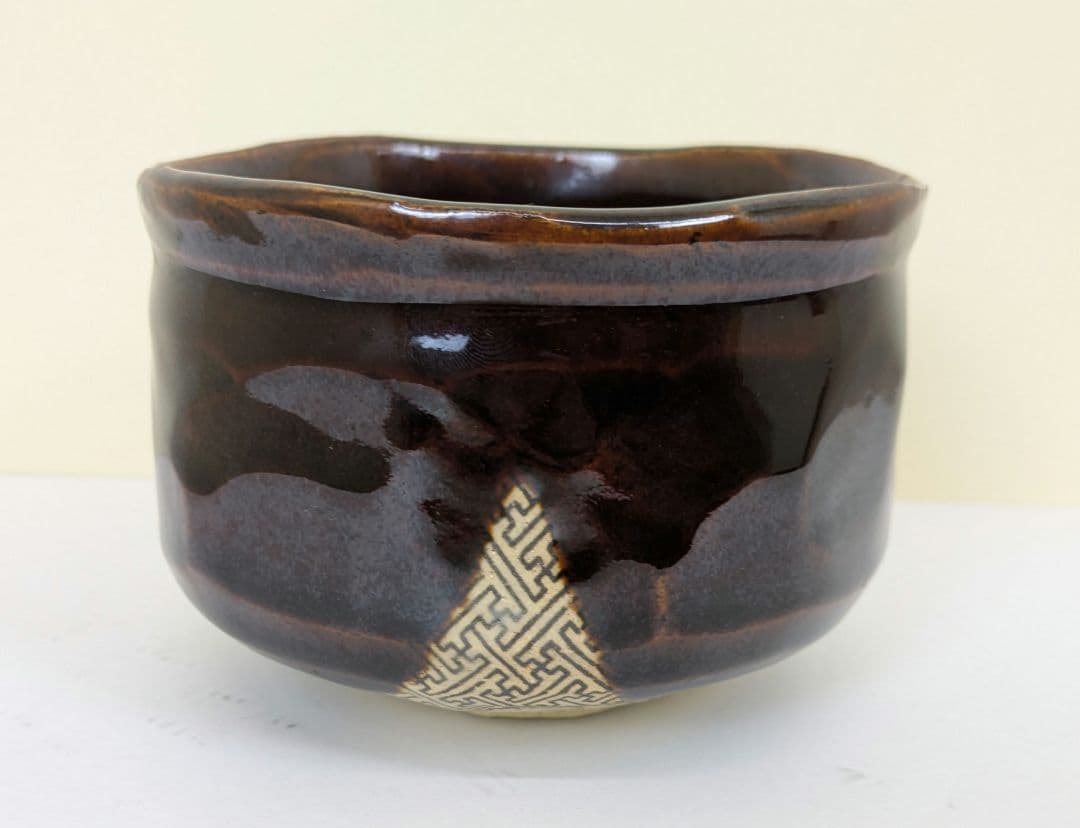 Seto Oribe Chawan "Zuiun" — Auspicious Clouds, mei by Hatsumi Yutaka | Kutsugata Tea Bowl with Horsetail Motif