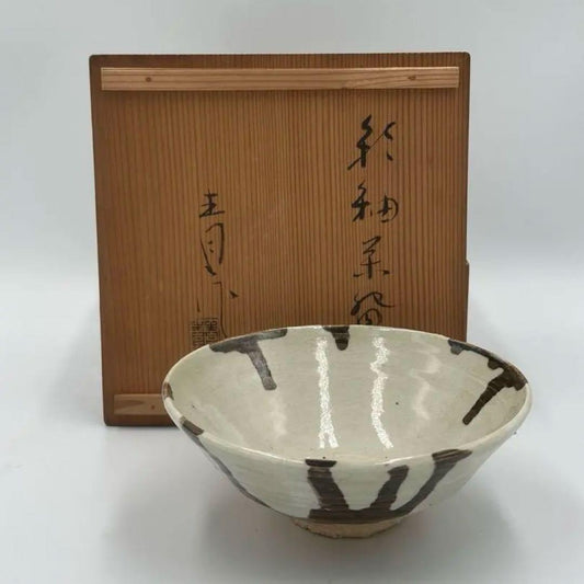 Japanese Summer Tea Bowl | Iron Glaze Brushwork on White Slip | Hirawan Chawan with Tomobako