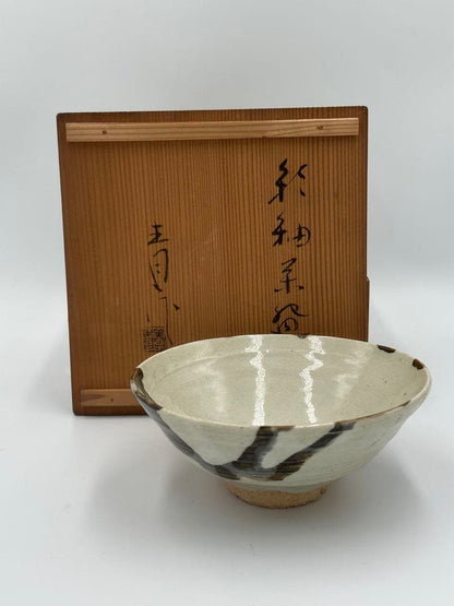 Japanese Summer Tea Bowl | Iron Glaze Brushwork on White Slip | Hirawan Chawan with Tomobako