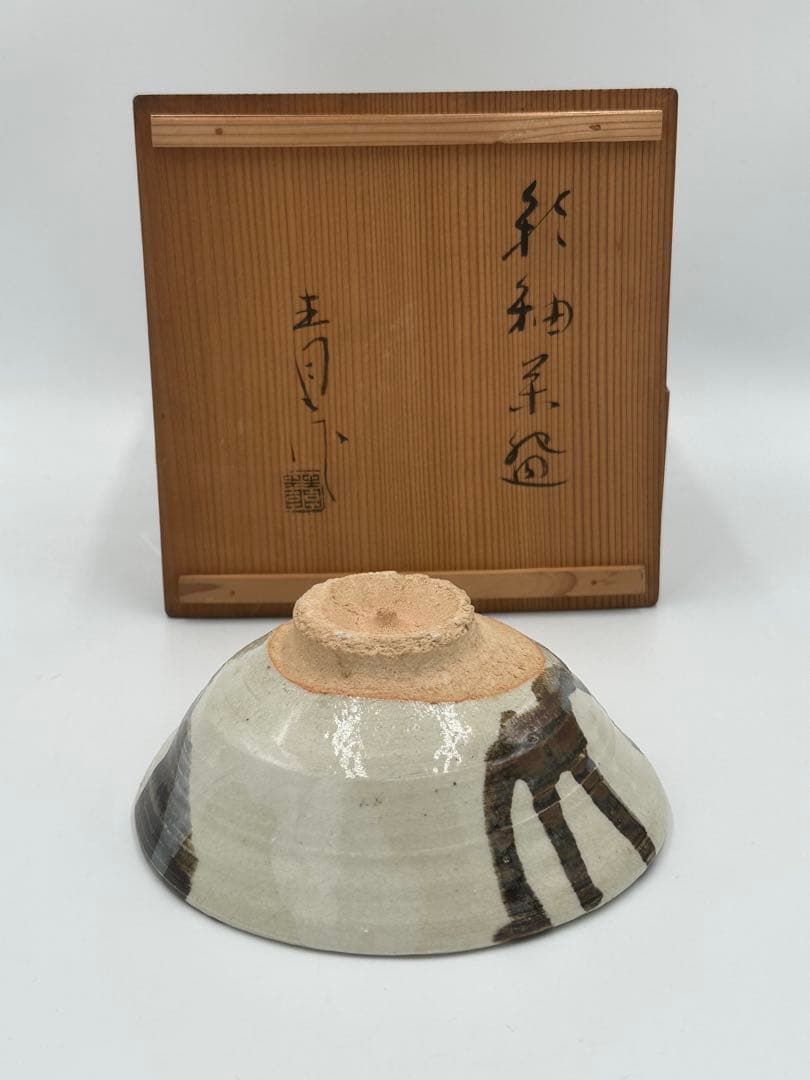 Japanese Summer Tea Bowl | Iron Glaze Brushwork on White Slip | Hirawan Chawan with Tomobako