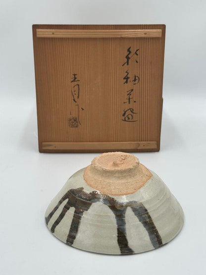 Japanese Summer Tea Bowl | Iron Glaze Brushwork on White Slip | Hirawan Chawan with Tomobako