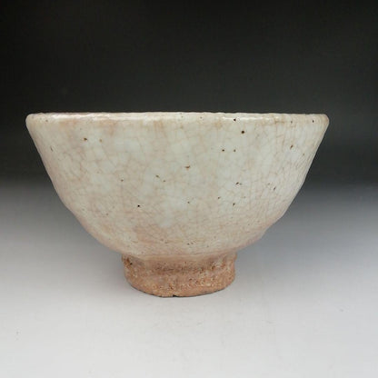 Hagi Ware Tea Bowl by Hirose Tanga - Tenpozan Kiln White Glaze Chawan
