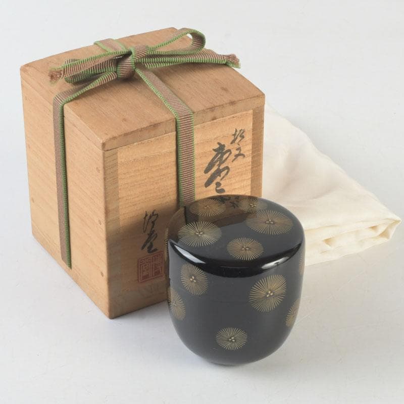Hakudo Lacquer Natsume — Gold Maki-e Radial Pine Needle Medallions, Tomobako