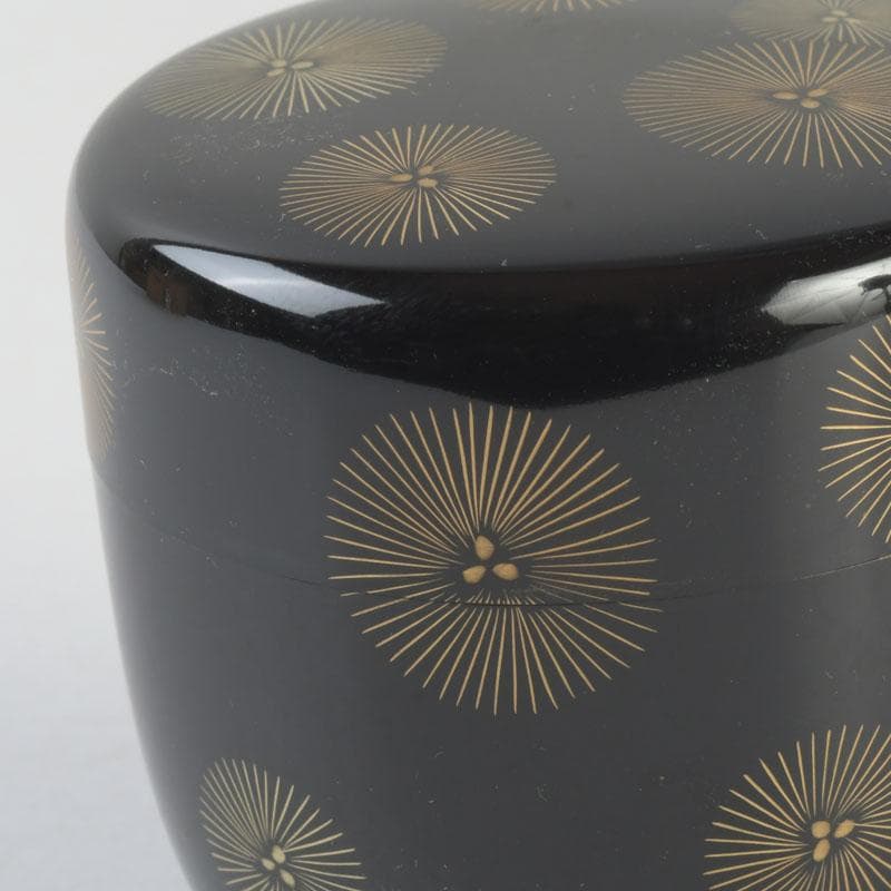 Hakudo Lacquer Natsume — Gold Maki-e Radial Pine Needle Medallions, Tomobako