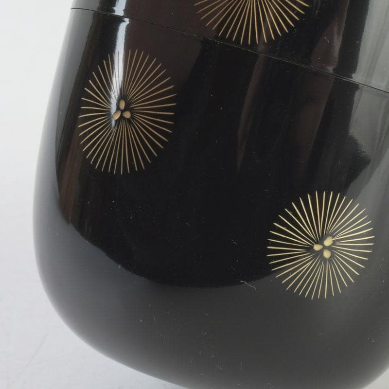 Hakudo Lacquer Natsume — Gold Maki-e Radial Pine Needle Medallions, Tomobako