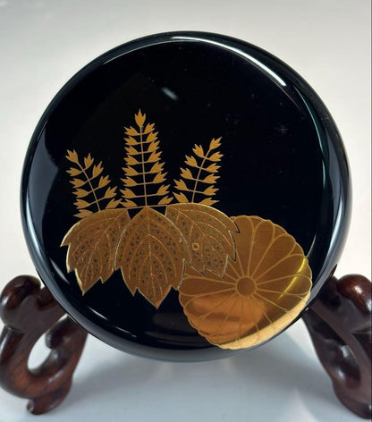 Yoshida Kasho — Taka-Maki-e O-Natsume, Chrysanthemum and Paulownia, Tomobako