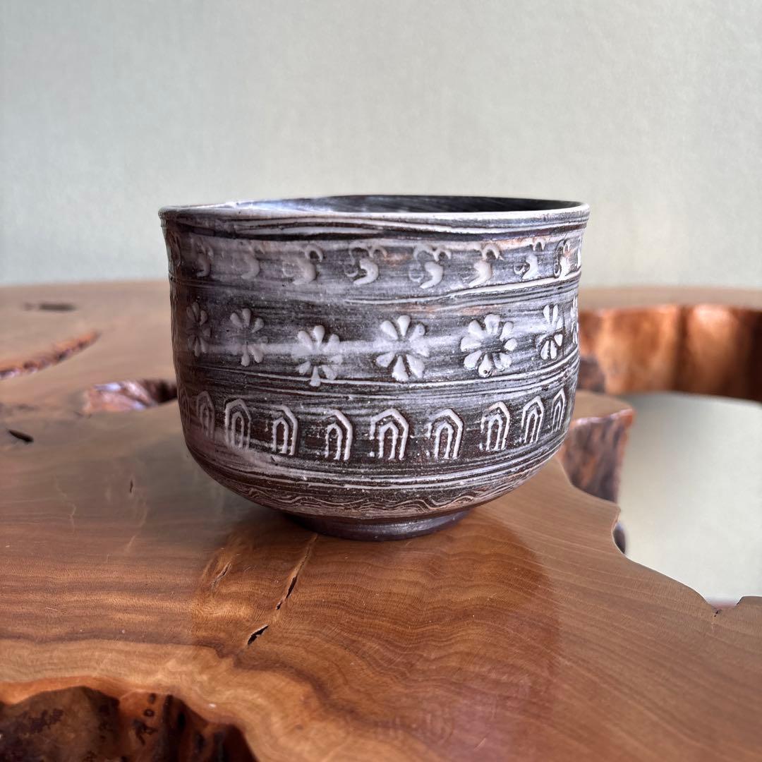 Yoneyama Akiomi Hana-Mishima Tea Bowl — Korean-Inspired Inlay, Gyeryongsan Style