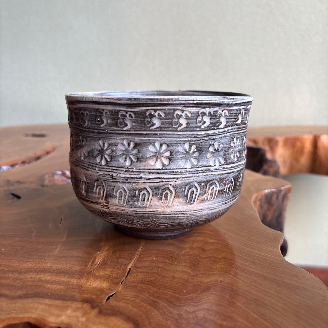 Yoneyama Akiomi Hana-Mishima Tea Bowl — Korean-Inspired Inlay, Gyeryongsan Style