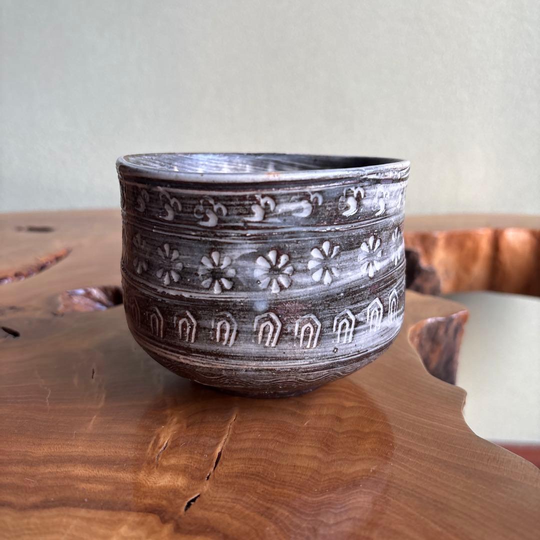 Yoneyama Akiomi Hana-Mishima Tea Bowl — Korean-Inspired Inlay, Gyeryongsan Style