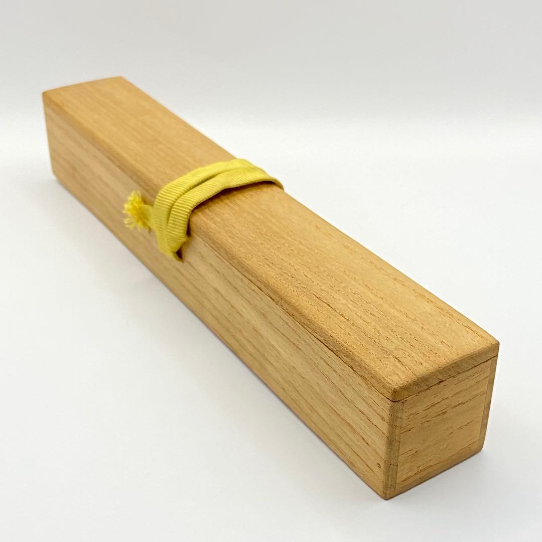 Zen Bamboo Tea Scoop by Gensho, Motto: Hatsu-zakura (First Cherry Blossom)