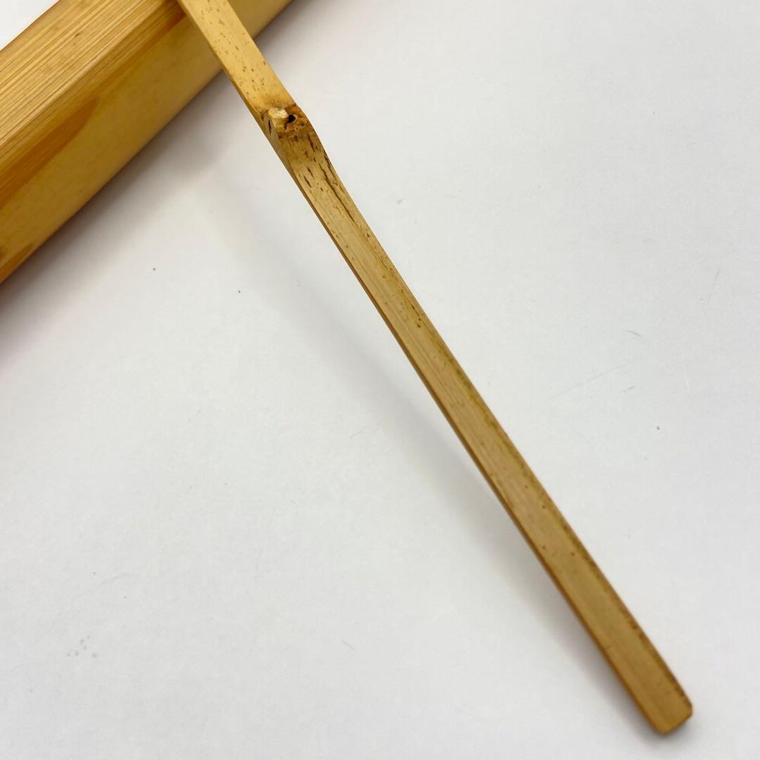 Zen Bamboo Tea Scoop by Gensho, Motto: Hatsu-zakura (First Cherry Blossom)