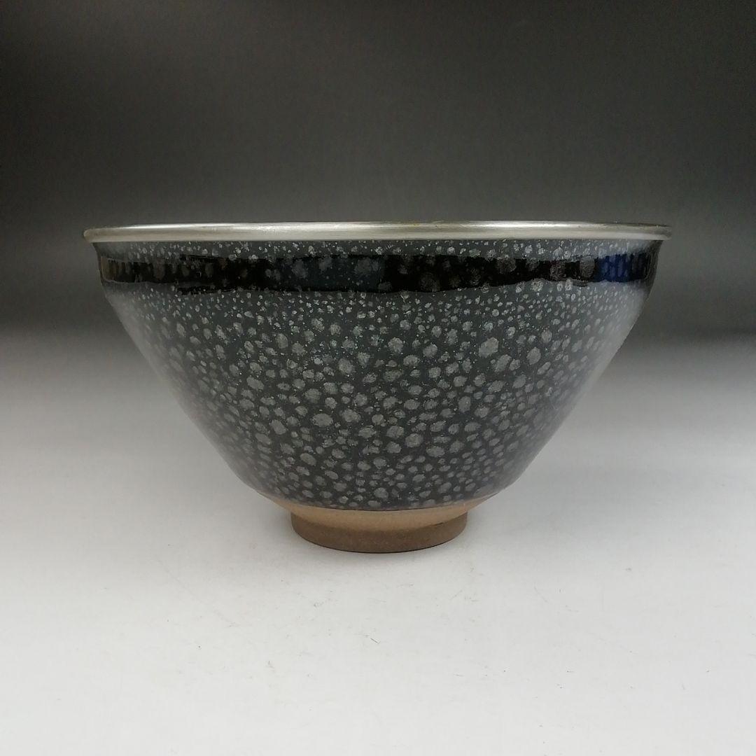 Koie Tsuyoshi Yuteki Tenmoku Chawan — Silver Oil-Spot Tea Bowl with Silver Fukurin Rim & Signed Tomobako