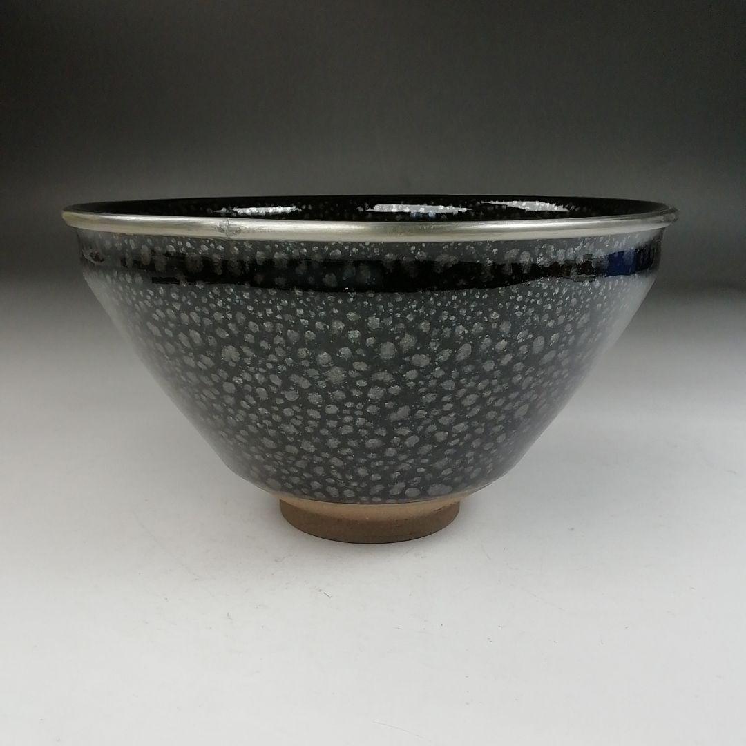 Koie Tsuyoshi Yuteki Tenmoku Chawan — Silver Oil-Spot Tea Bowl with Silver Fukurin Rim & Signed Tomobako
