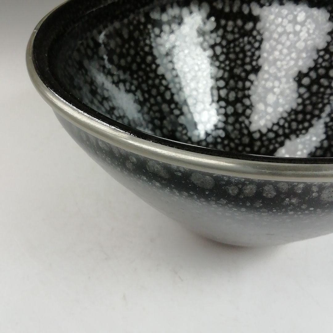Koie Tsuyoshi Yuteki Tenmoku Chawan — Silver Oil-Spot Tea Bowl with Silver Fukurin Rim & Signed Tomobako