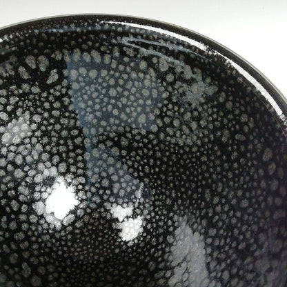 Koie Tsuyoshi Yuteki Tenmoku Chawan — Silver Oil-Spot Tea Bowl with Silver Fukurin Rim & Signed Tomobako