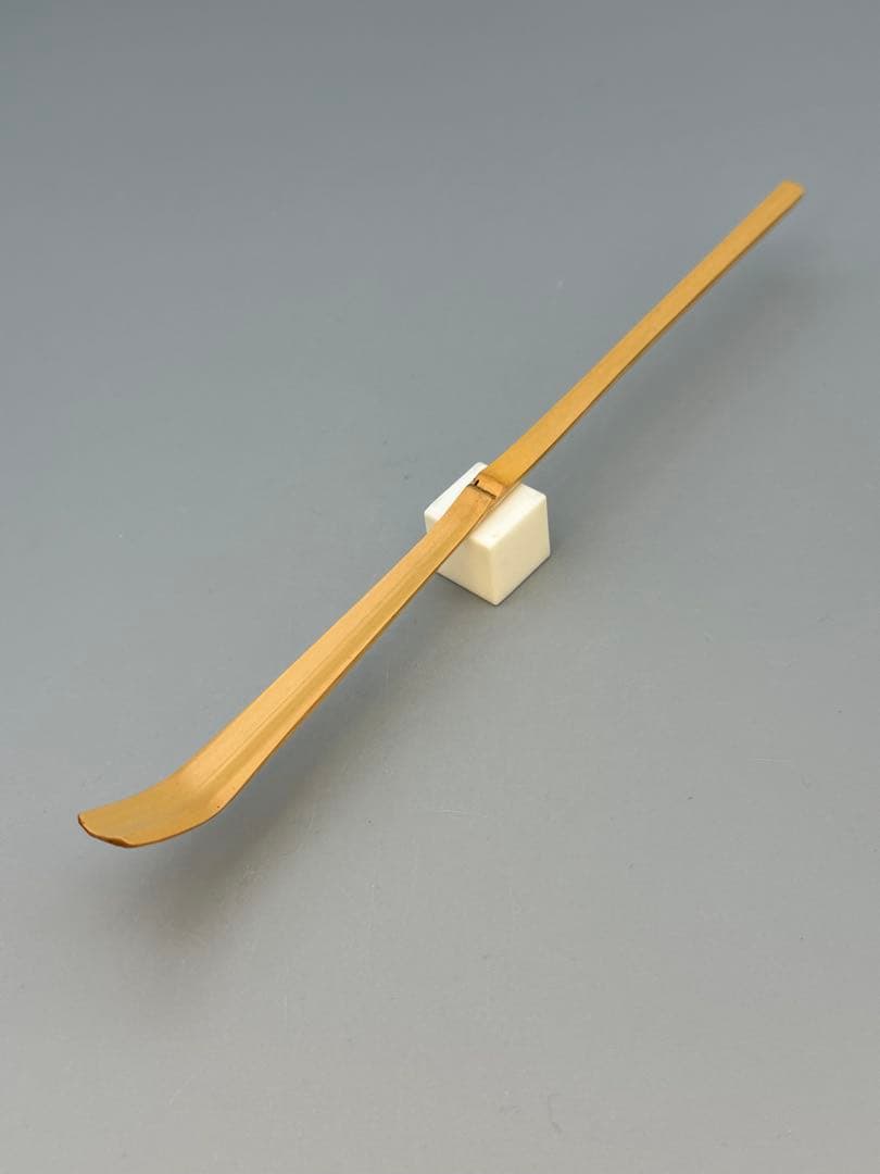 Chashaku Tea Scoop 'Suehiro' by Doun of Daitokuji — White Bamboo, Signed Tube & Box