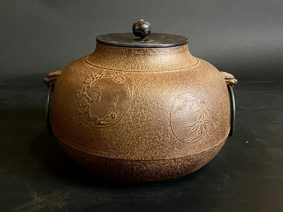 Shikunshi Four Gentlemen Iron Kettle by Josei - Kuchirigama Ro Chagama with Arare Texture