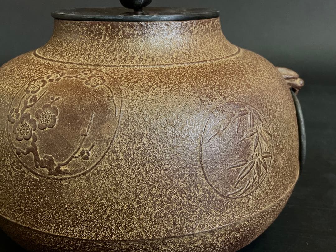 Shikunshi Four Gentlemen Iron Kettle by Josei - Kuchirigama Ro Chagama with Arare Texture