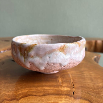 Ohi Ippei — Umadari Chawan, White Crackle Glaze, Tomobako | Ohi Ware Tea Bowl